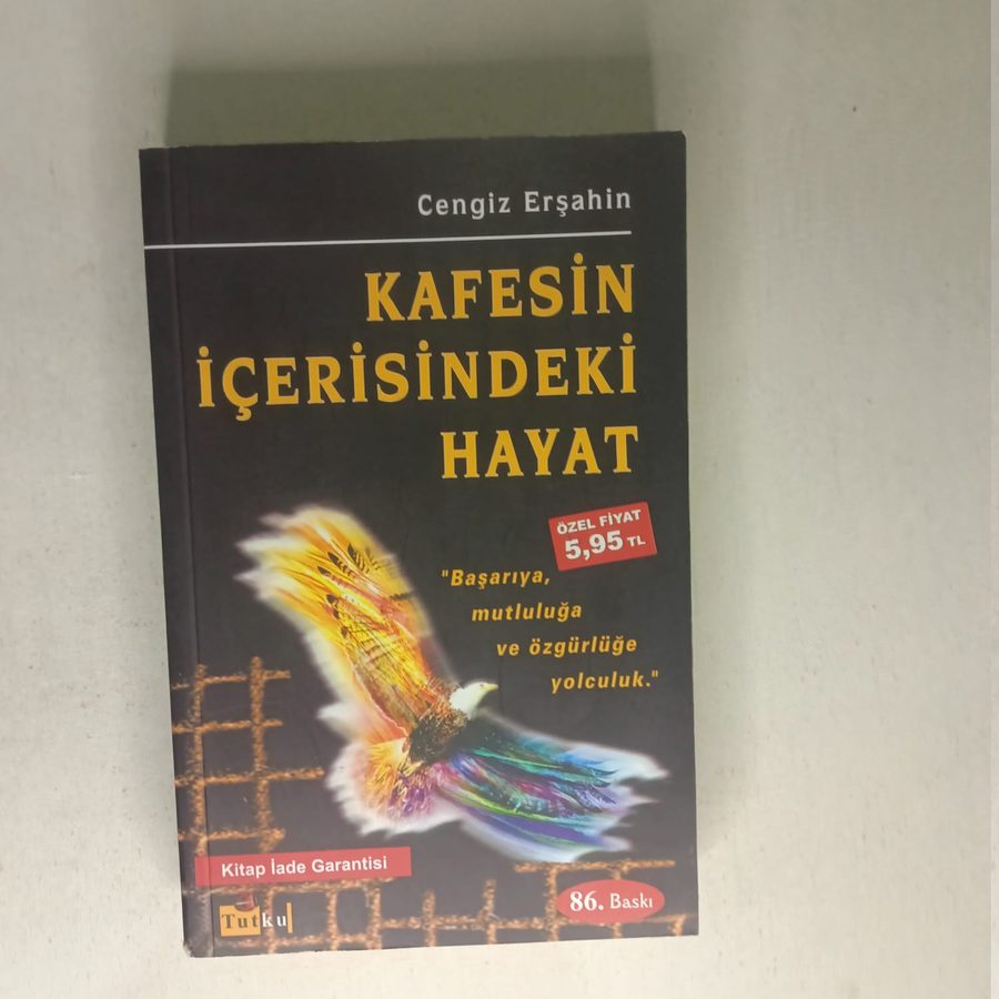 Kafesin İçerisindeki Hayat