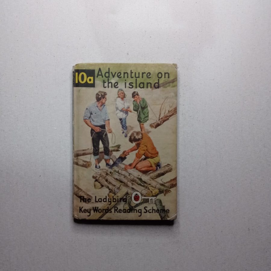 ADVENTUREON THE ISLAND - The Ladybird Key Words Reading Scheme