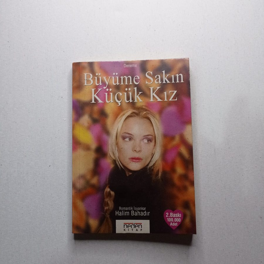 Büyüme Sakın Küçük Kız